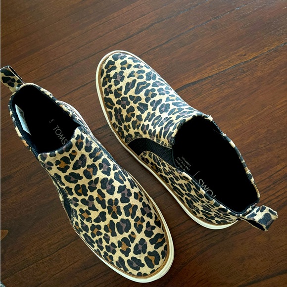 NWOT - TOMS ANIMAL PRINT ANKLE BOOTS - Picture 1 of 3